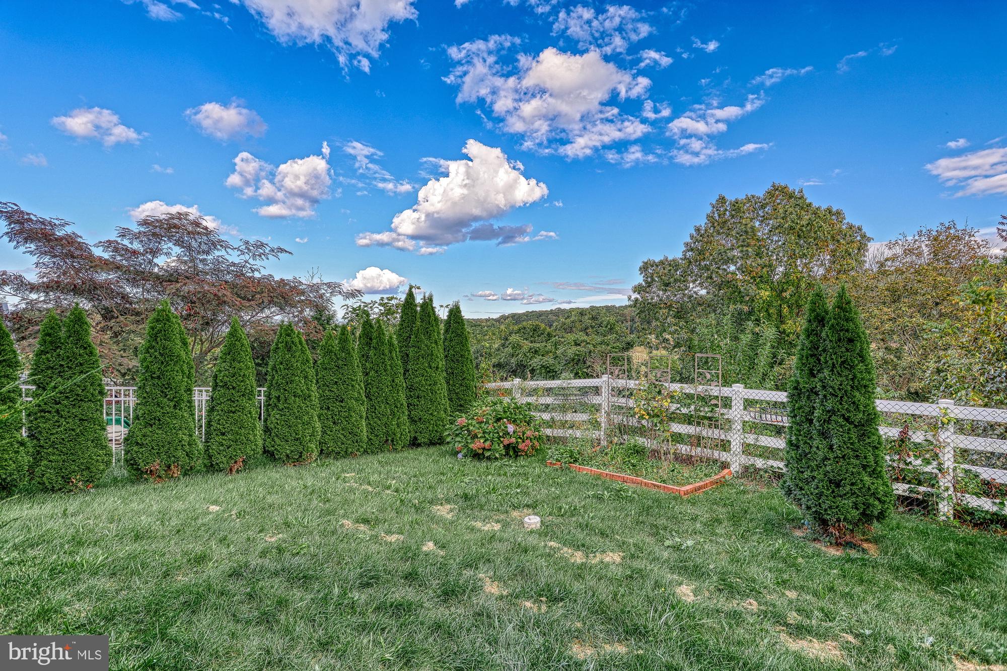 LAUREL VISTAS - Residential