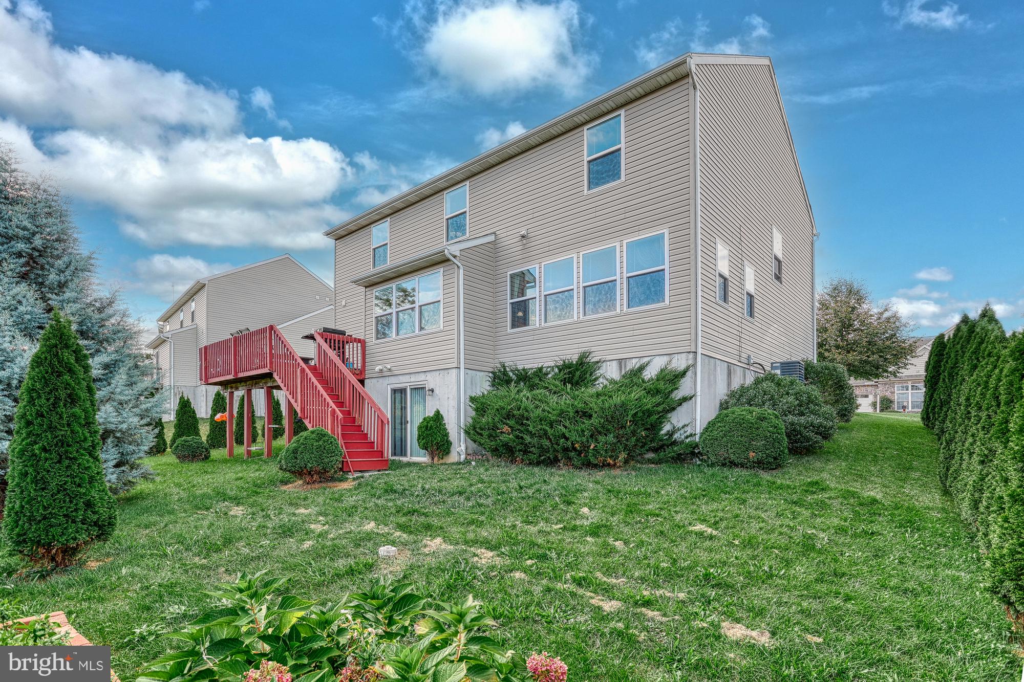 LAUREL VISTAS - Residential