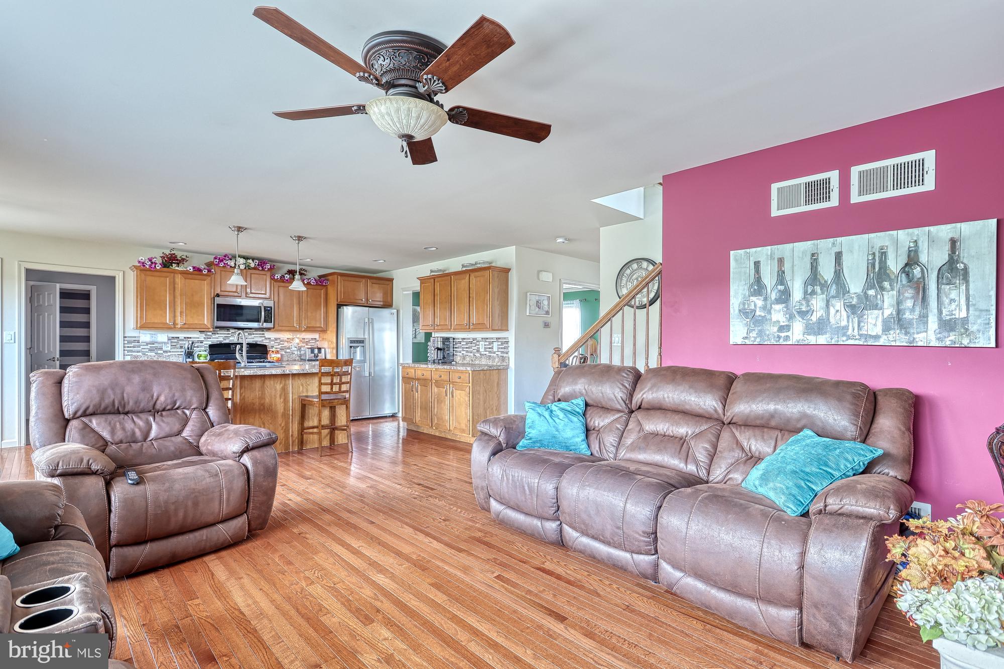 LAUREL VISTAS - Residential