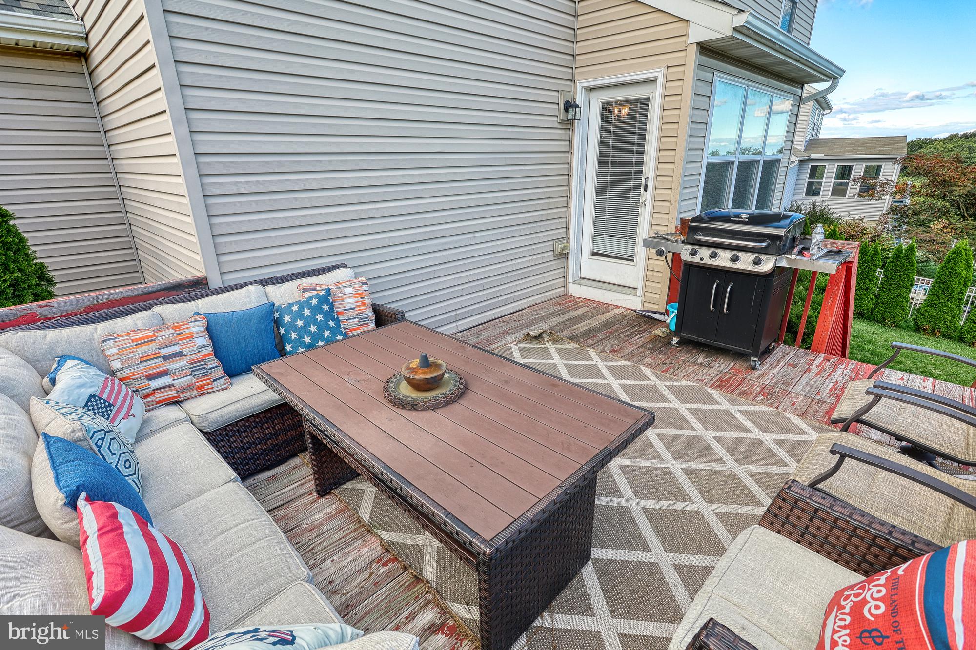 LAUREL VISTAS - Residential