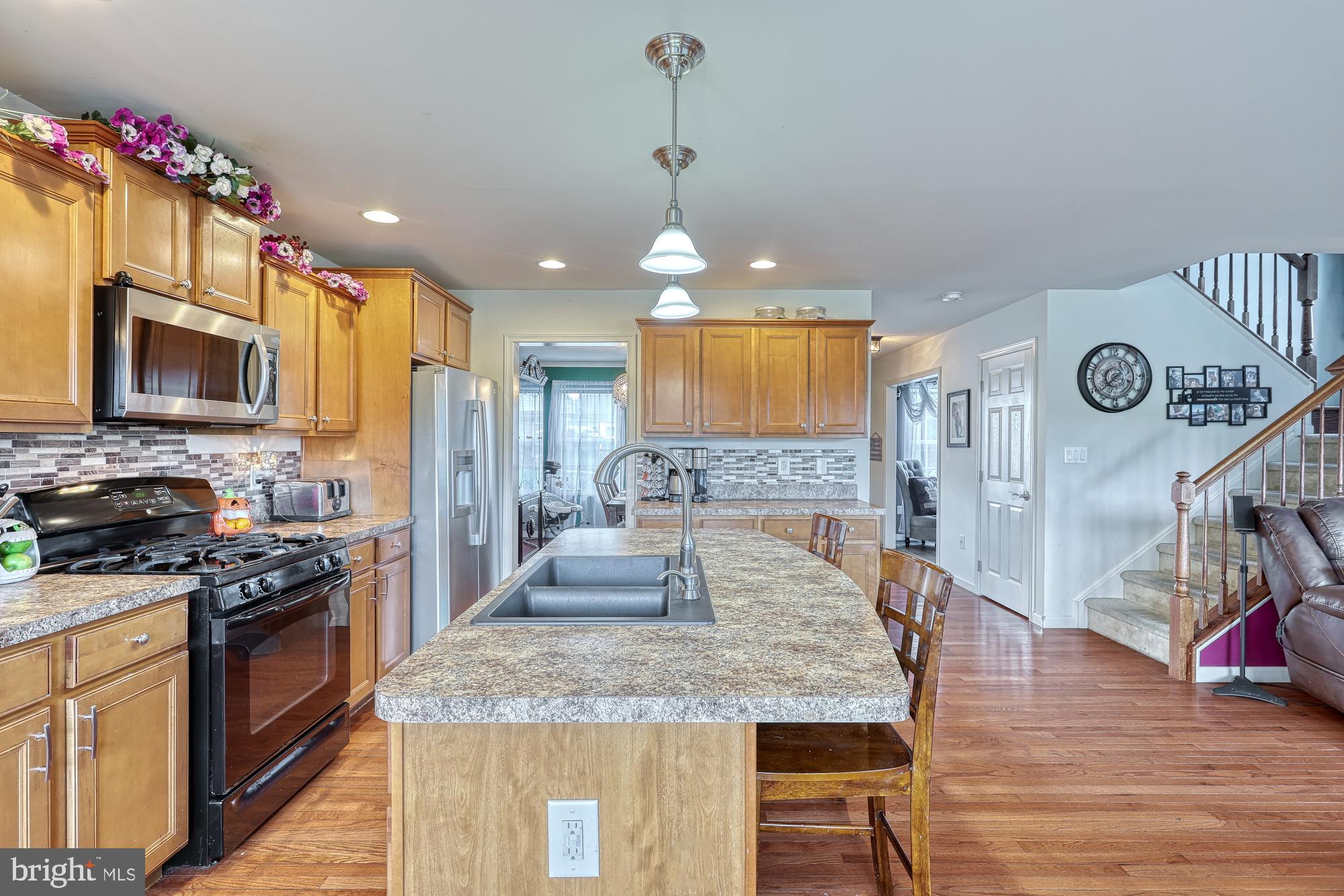 LAUREL VISTAS - Residential