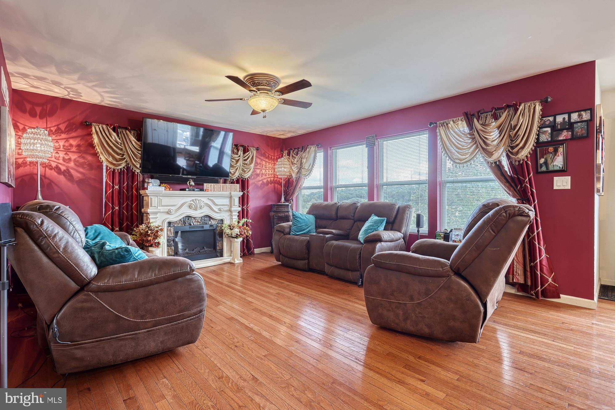 LAUREL VISTAS - Residential