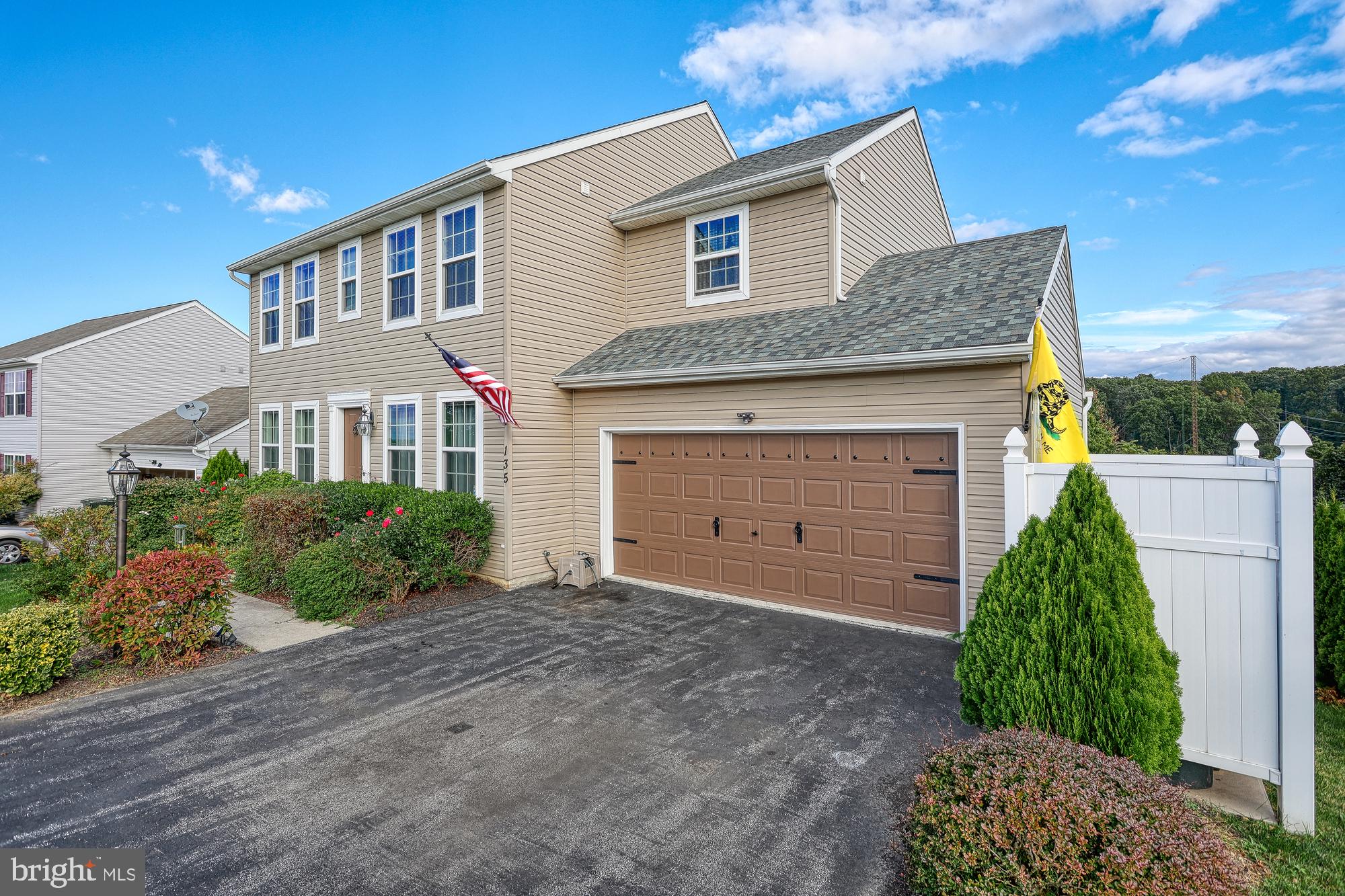 LAUREL VISTAS - Residential