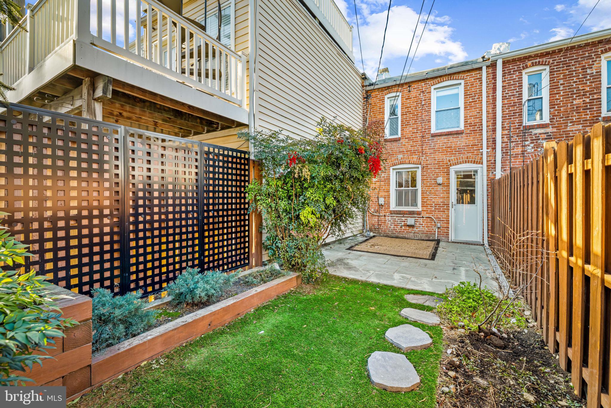 LOCUST POINT - Residential