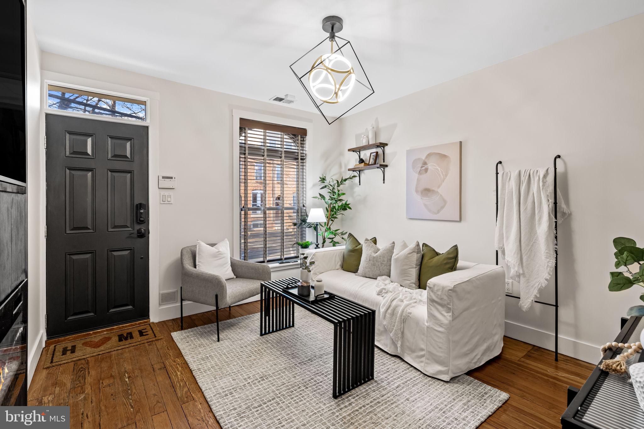 LOCUST POINT - Residential