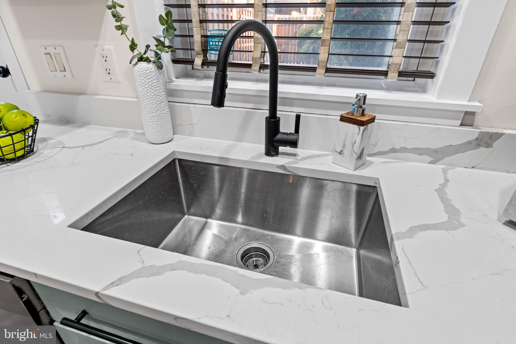 LOCUST POINT - Residential