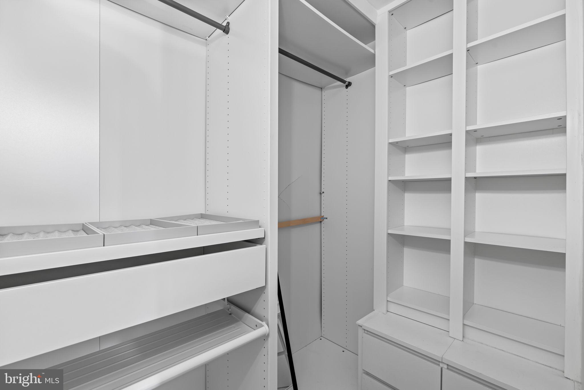 LOCUST POINT - Residential