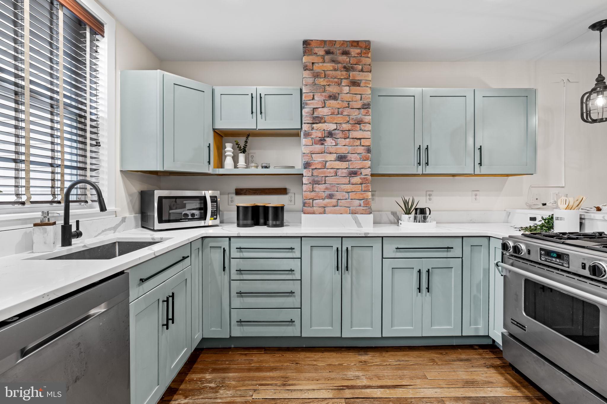 LOCUST POINT - Residential