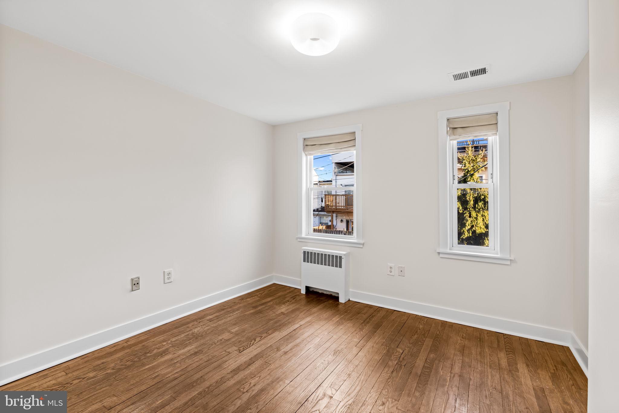 LOCUST POINT - Residential