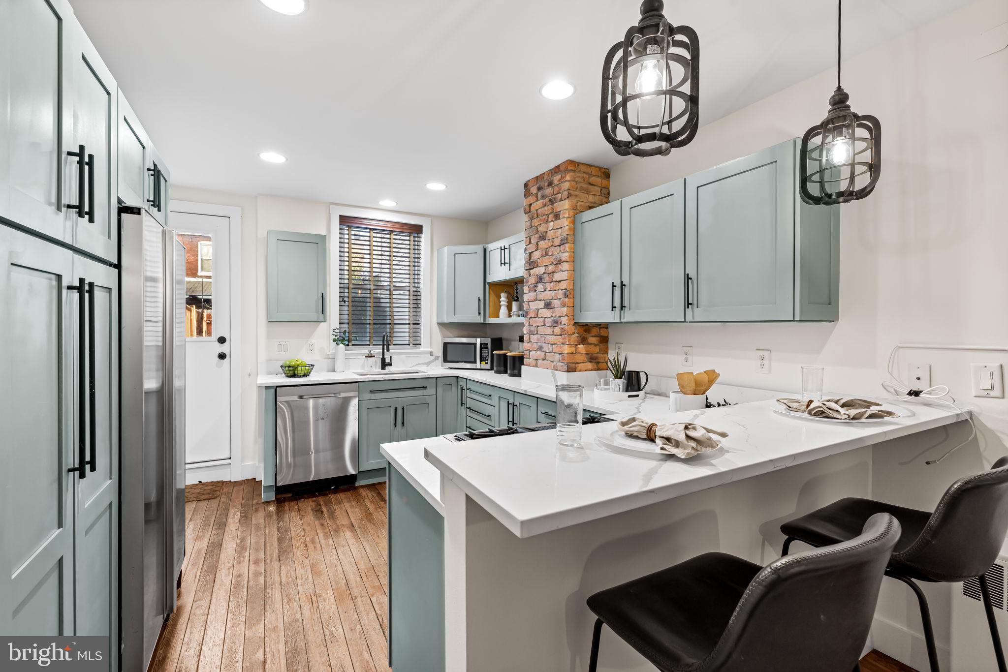 LOCUST POINT - Residential