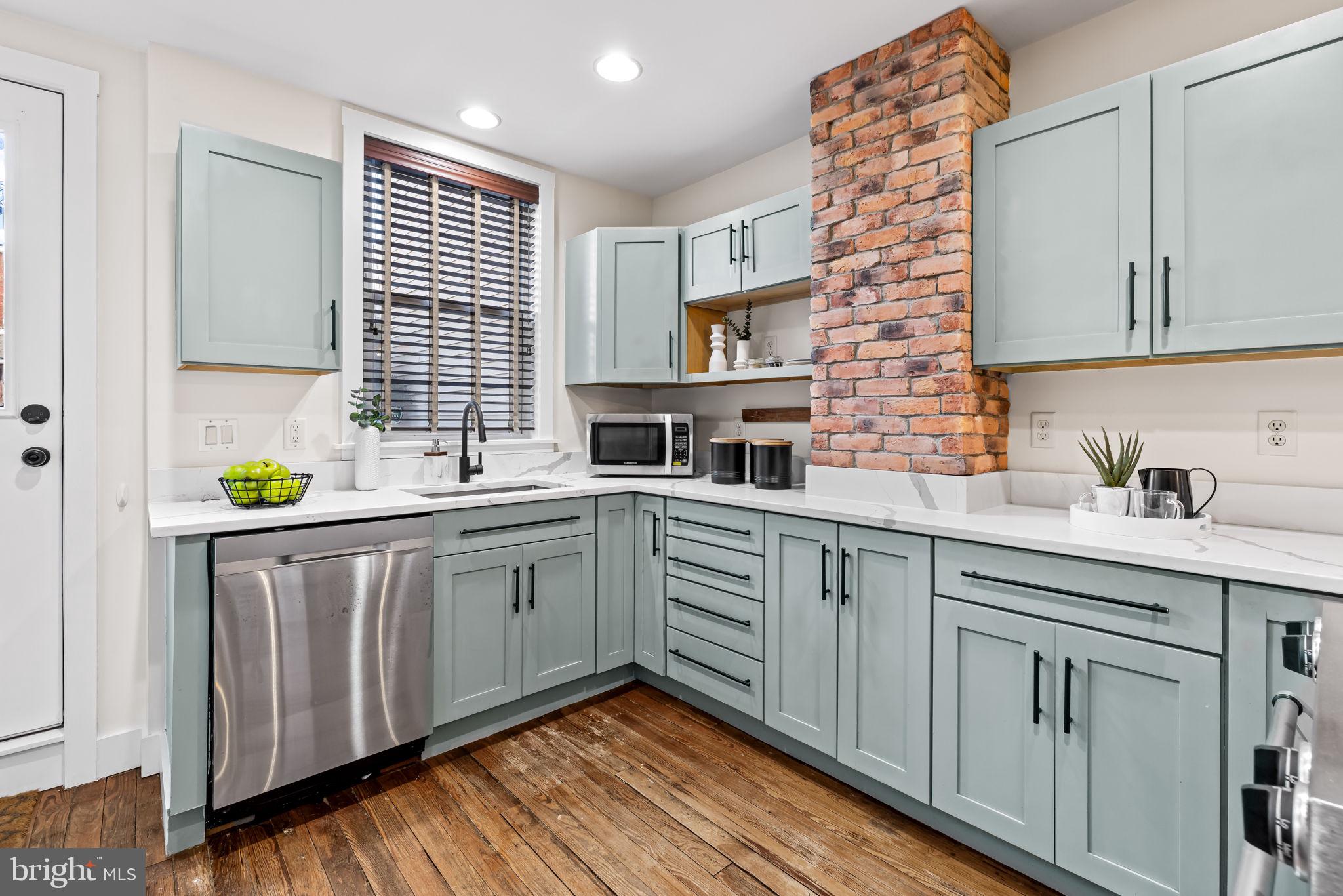 LOCUST POINT - Residential