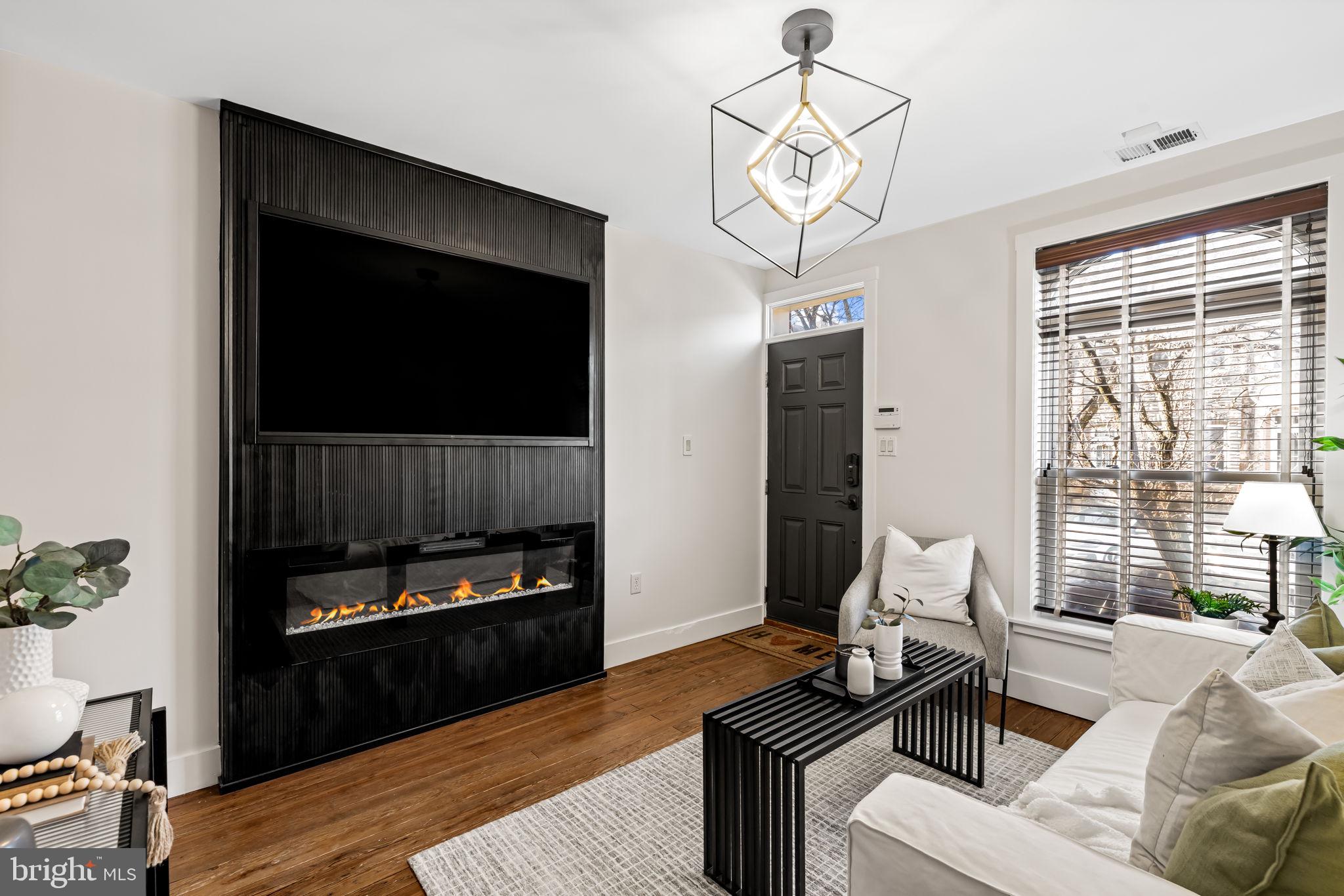 LOCUST POINT - Residential