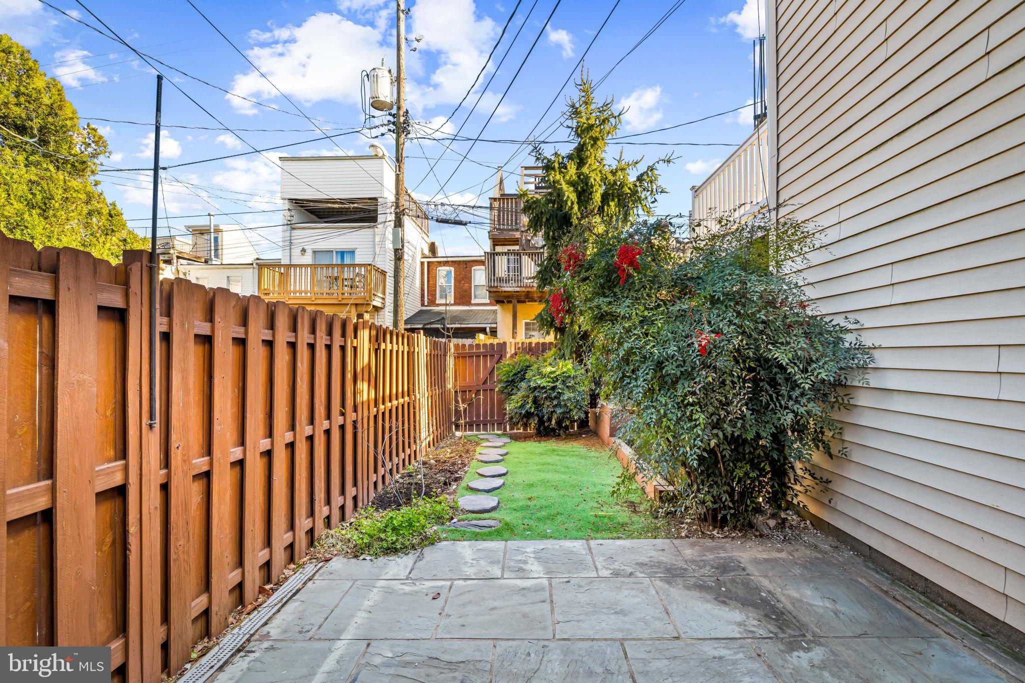 LOCUST POINT - Residential