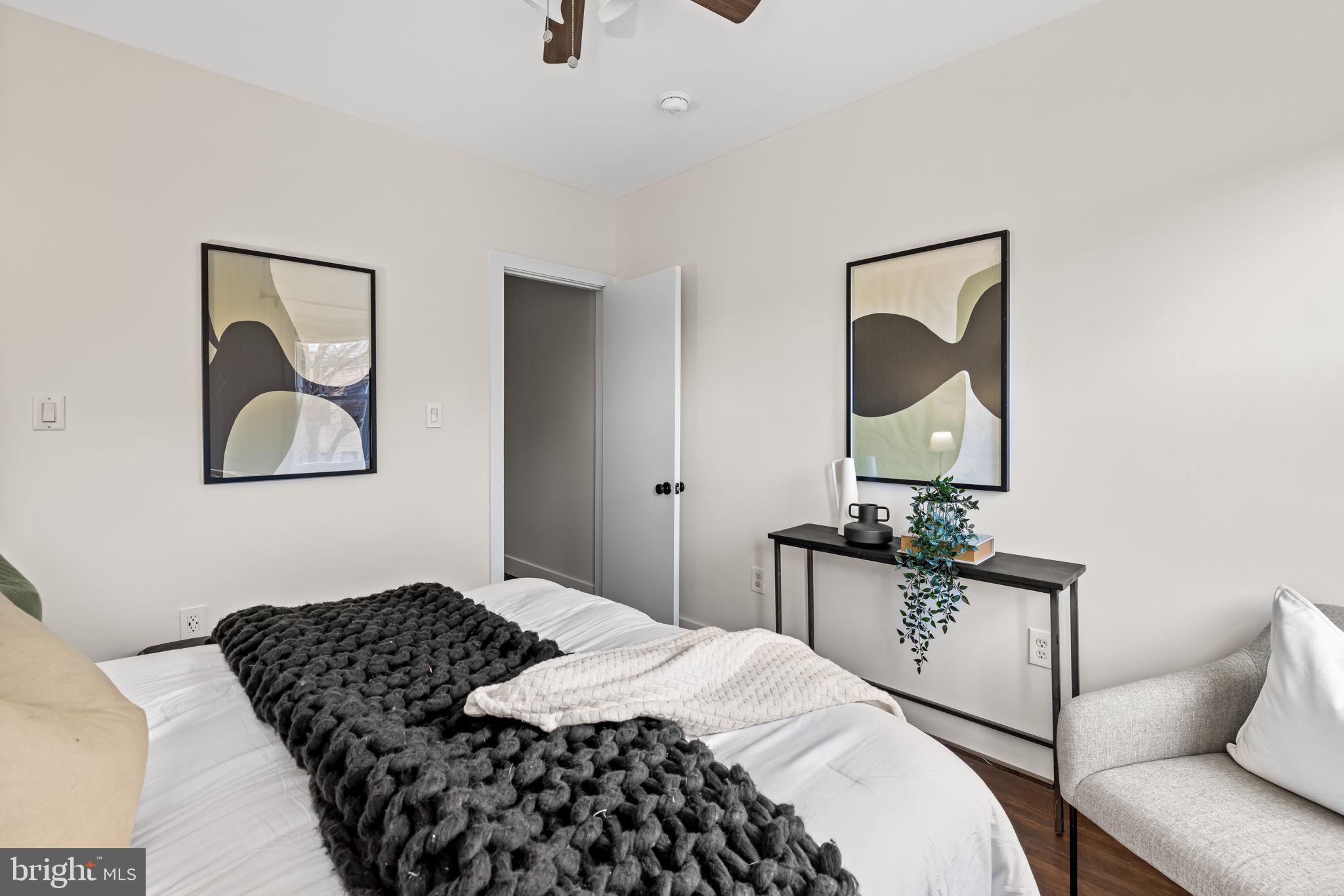 LOCUST POINT - Residential