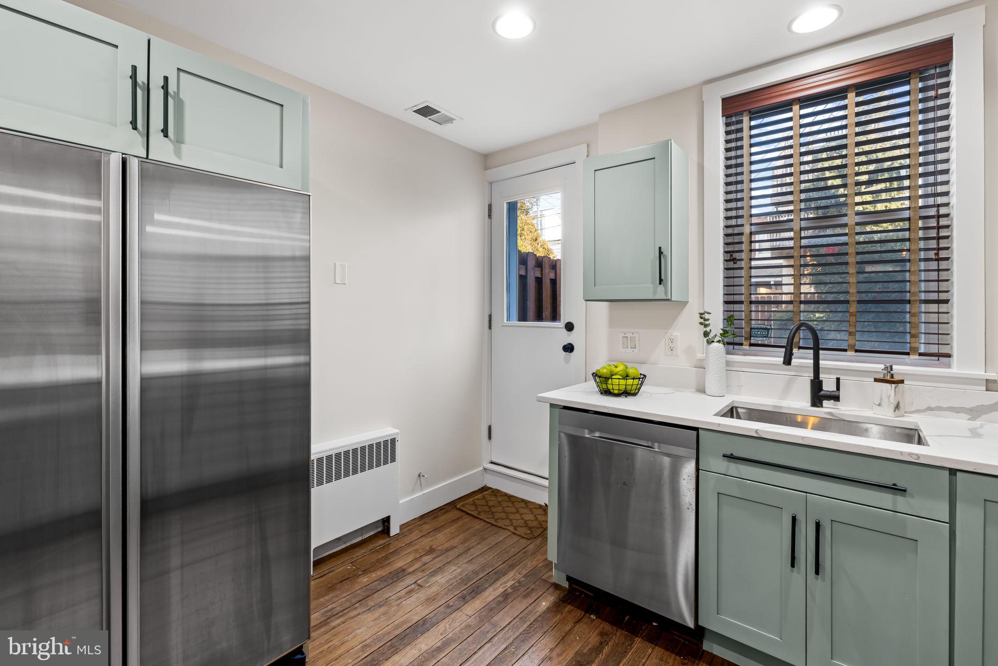 LOCUST POINT - Residential