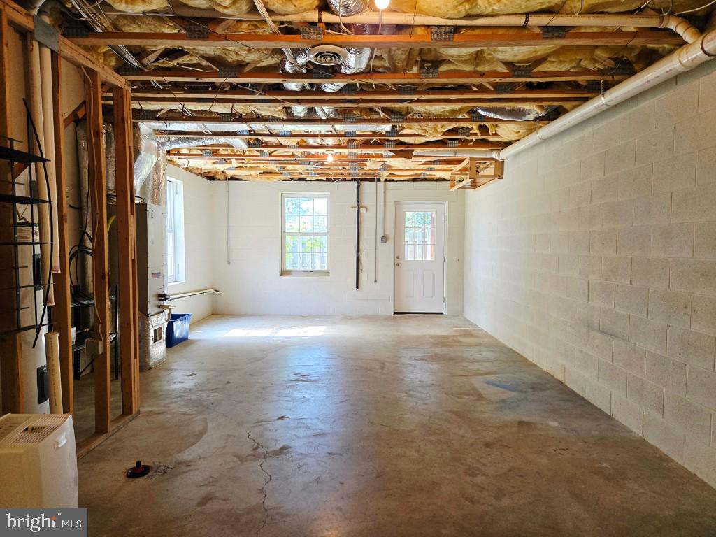 LIMESTONE COURT - Residential Lease