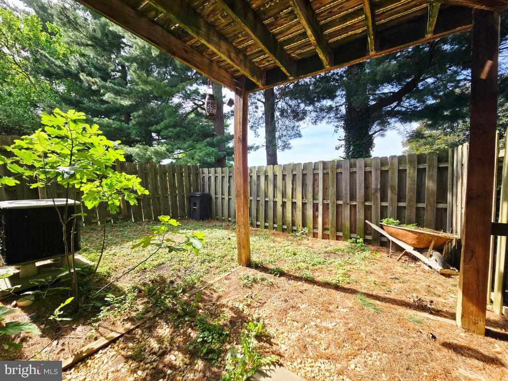 LIMESTONE COURT - Residential Lease