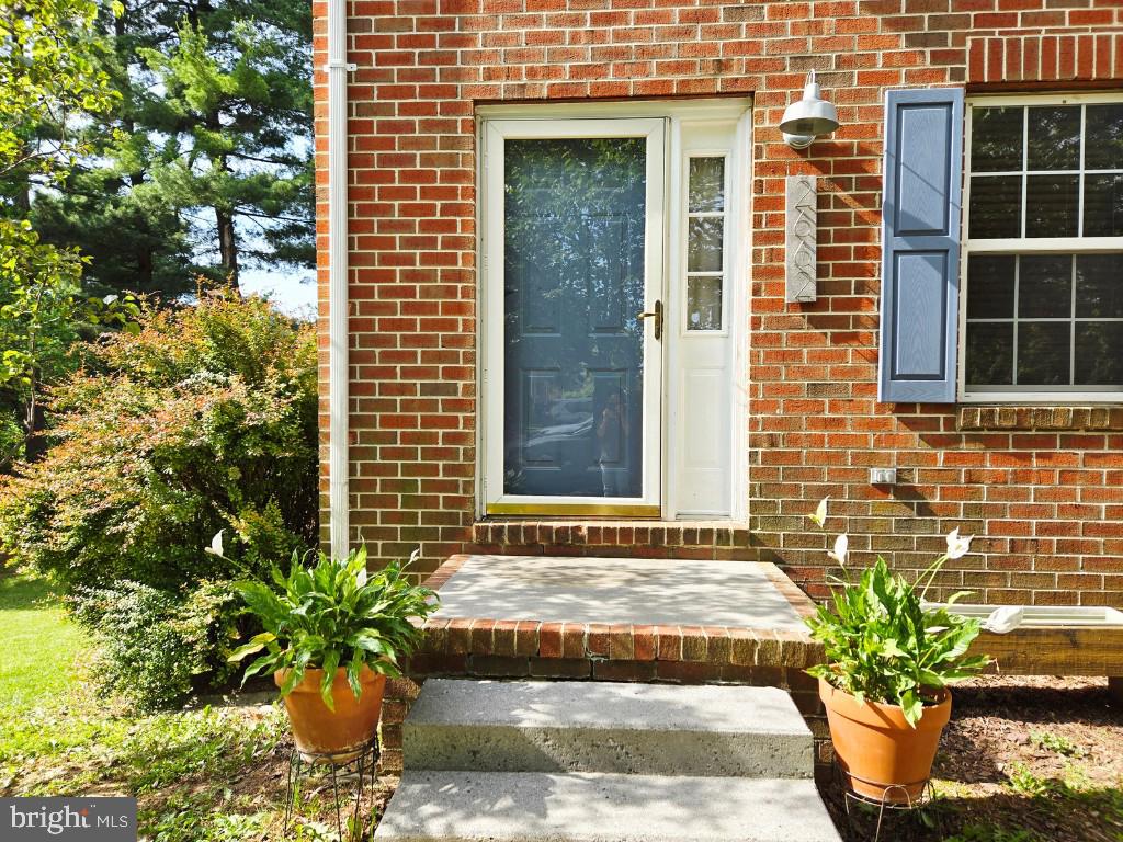 LIMESTONE COURT - Residential Lease