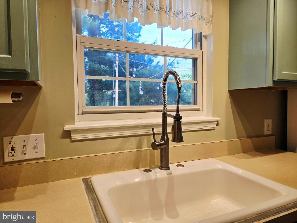 LIMESTONE COURT - Residential Lease