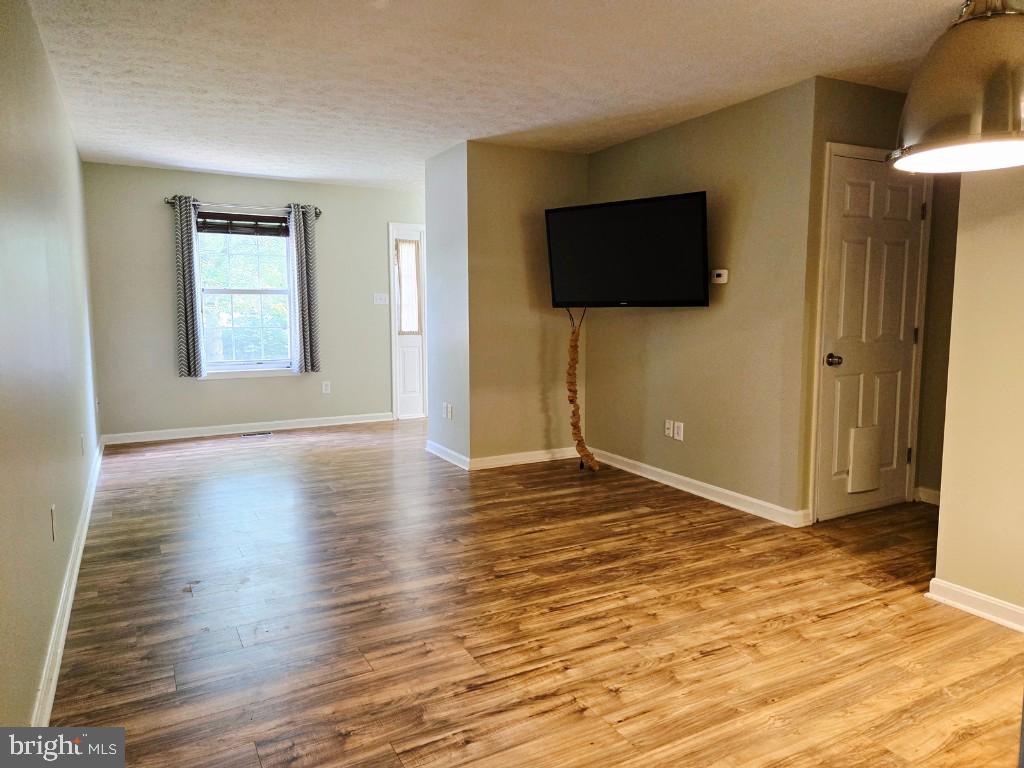 LIMESTONE COURT - Residential Lease