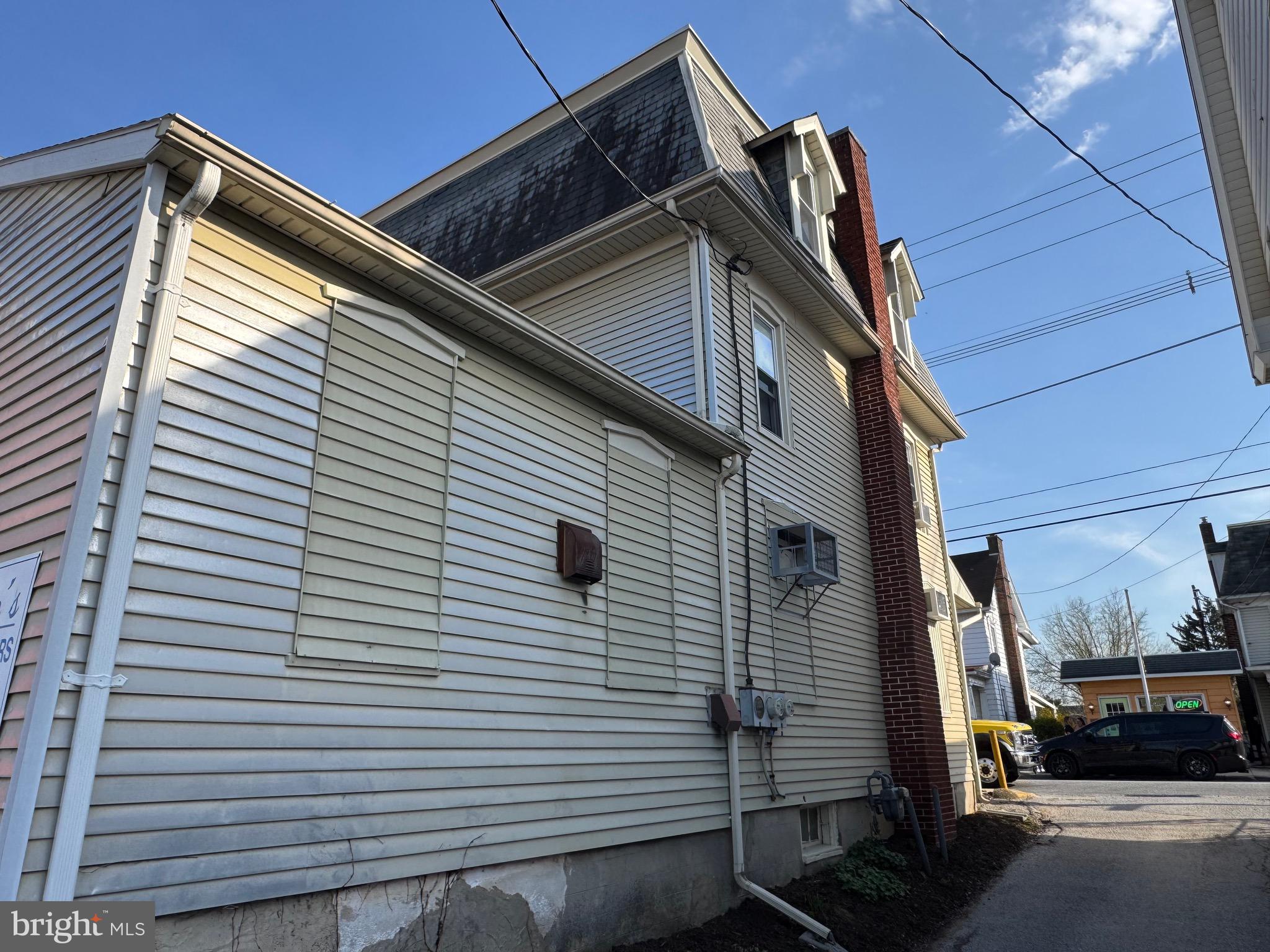 37 W MAIN STREET