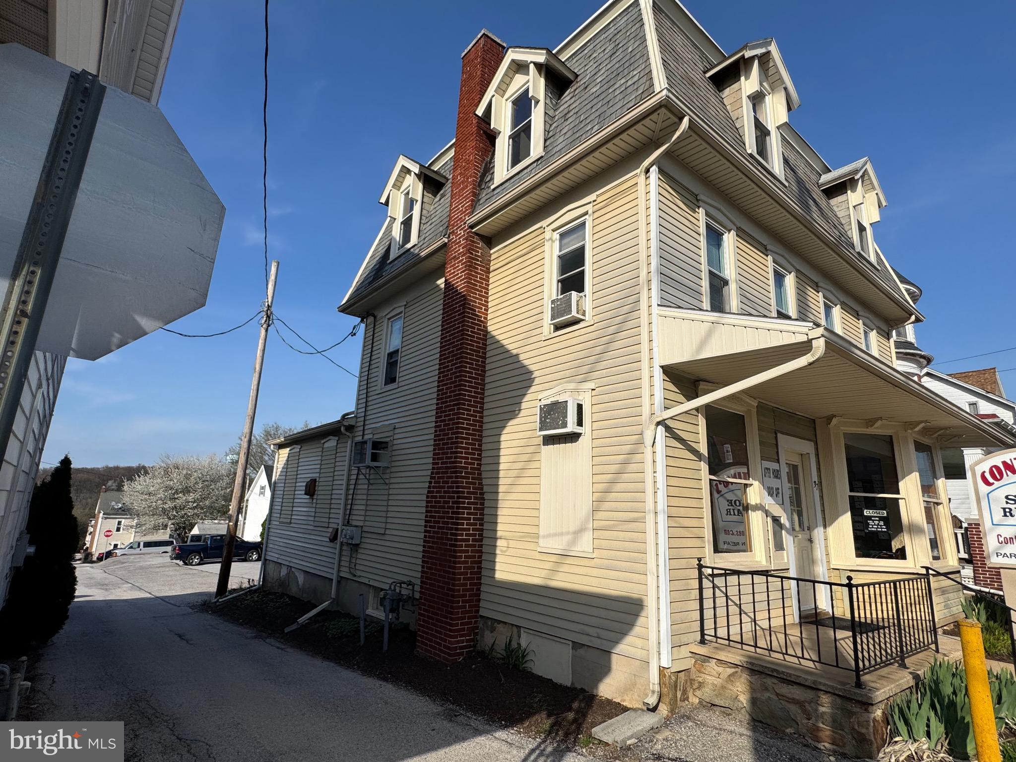 37 W MAIN STREET