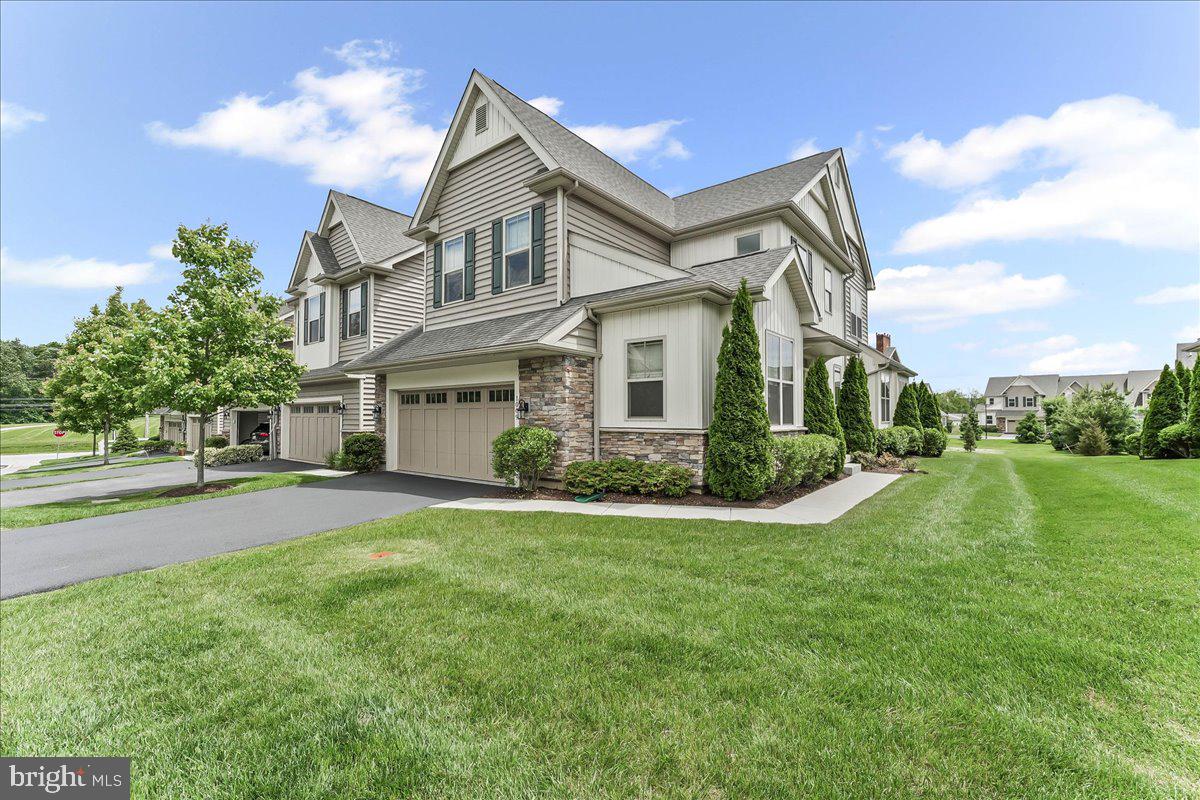 1009 JAMES WALTER WAY