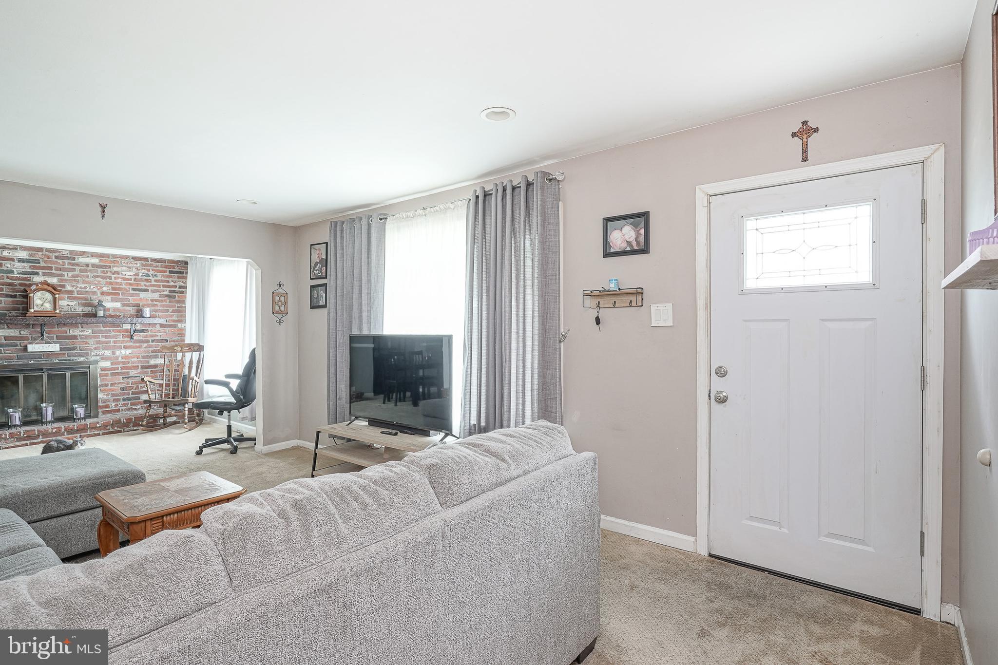 1098 GRANDVIEW DRIVE