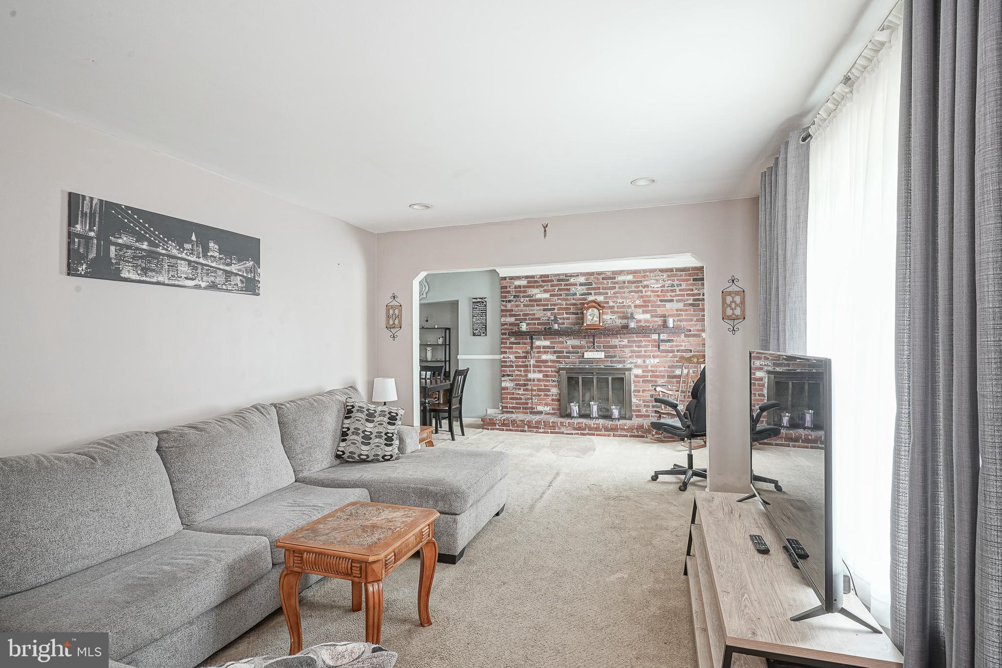 1098 GRANDVIEW DRIVE
