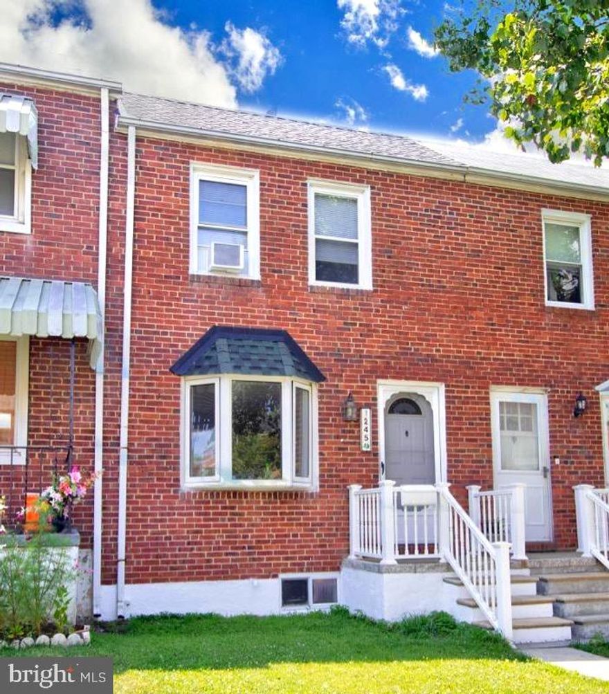 LOCATION.!LOCATION.!LOCATION.! Great property for an Investor to add to your portfolio or to Fix & Flip. Buyer pays all transfer, rec and closing costs. CASH, Hard Money, Conventional, FHA and Private Financing. Present contracts directly to listing agent. Property sold As-Is, Buyer to verify all listing information. Buyer to verify ownership interest ***PRESENT ALL OFFERS TO LISTING AGENT*** Text or email the listing agent to schedule a showing.