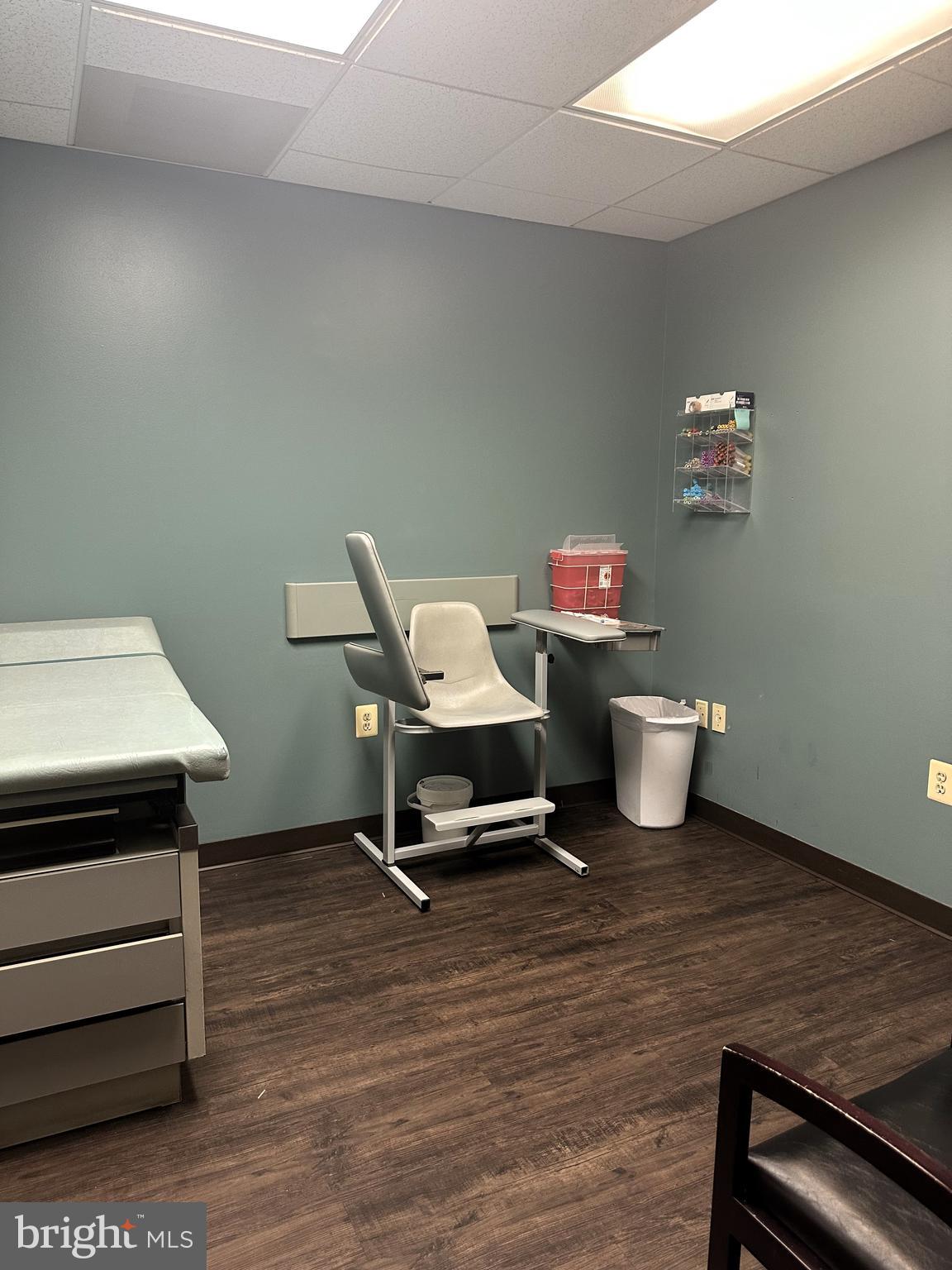 PEMBROOKE SQUARE - Commercial Sale