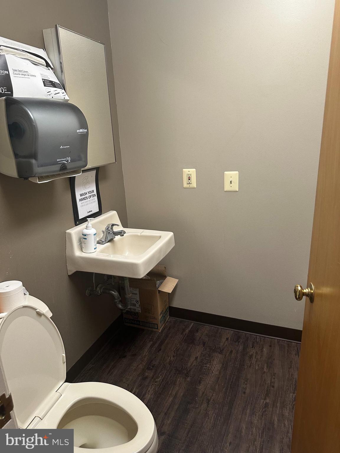 PEMBROOKE SQUARE - Commercial Sale