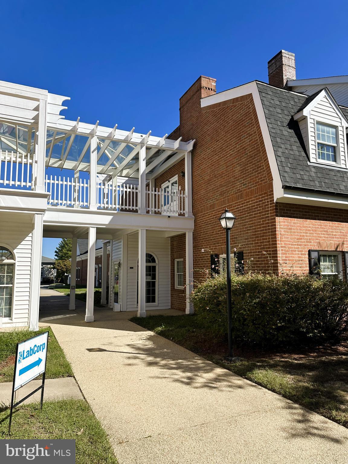 PEMBROOKE SQUARE - Commercial Sale