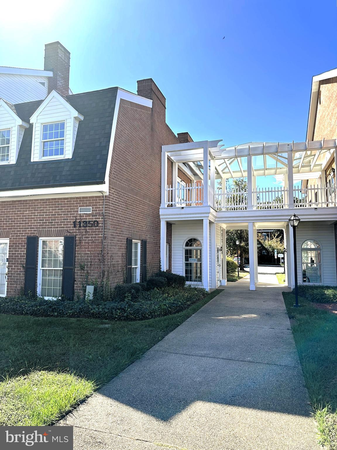 PEMBROOKE SQUARE - Commercial Sale