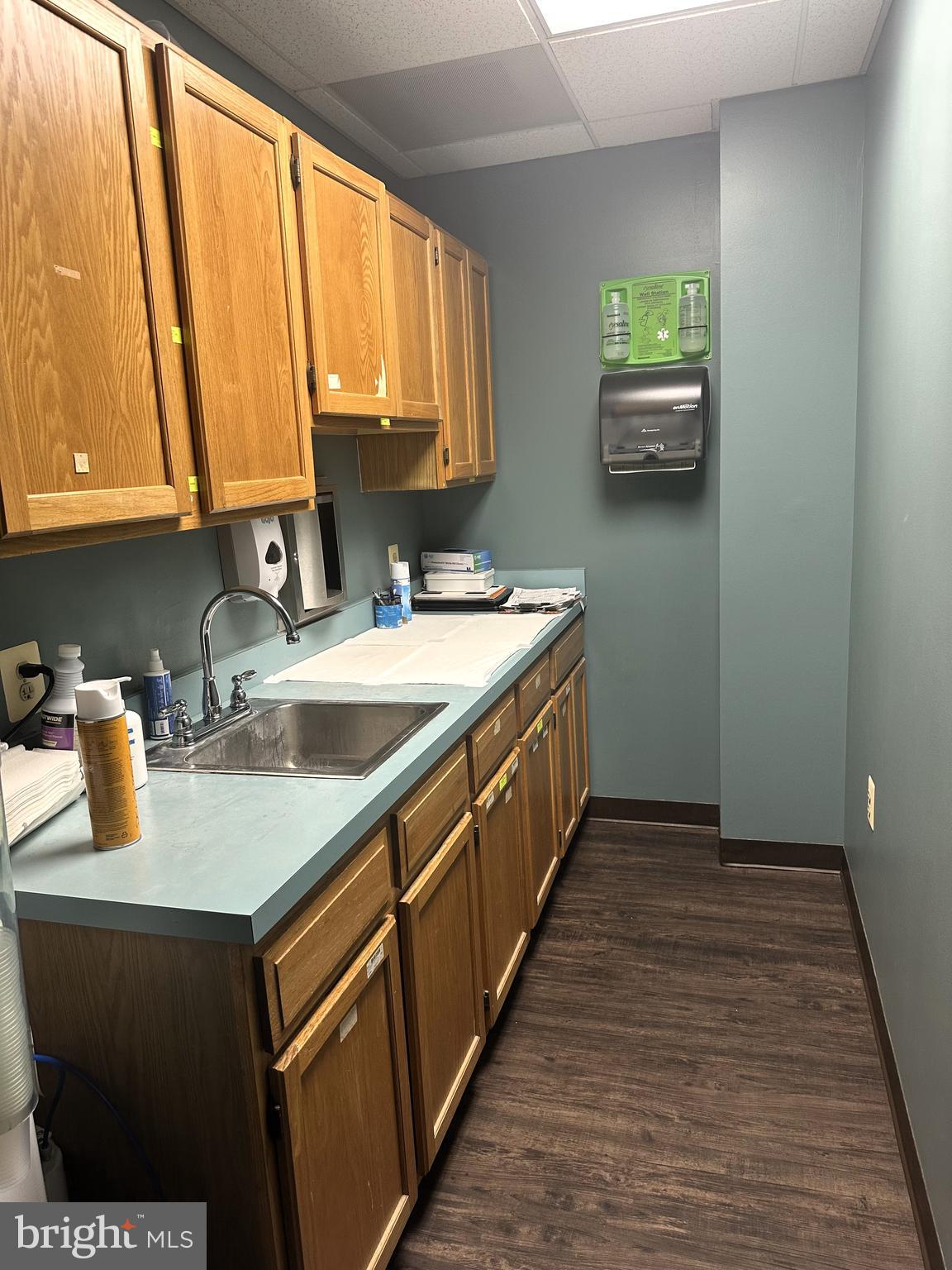 PEMBROOKE SQUARE - Commercial Sale