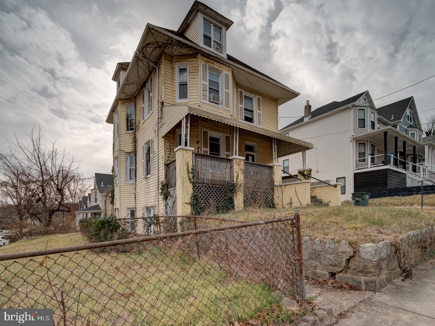 2015 DOUGLAS STREET NE