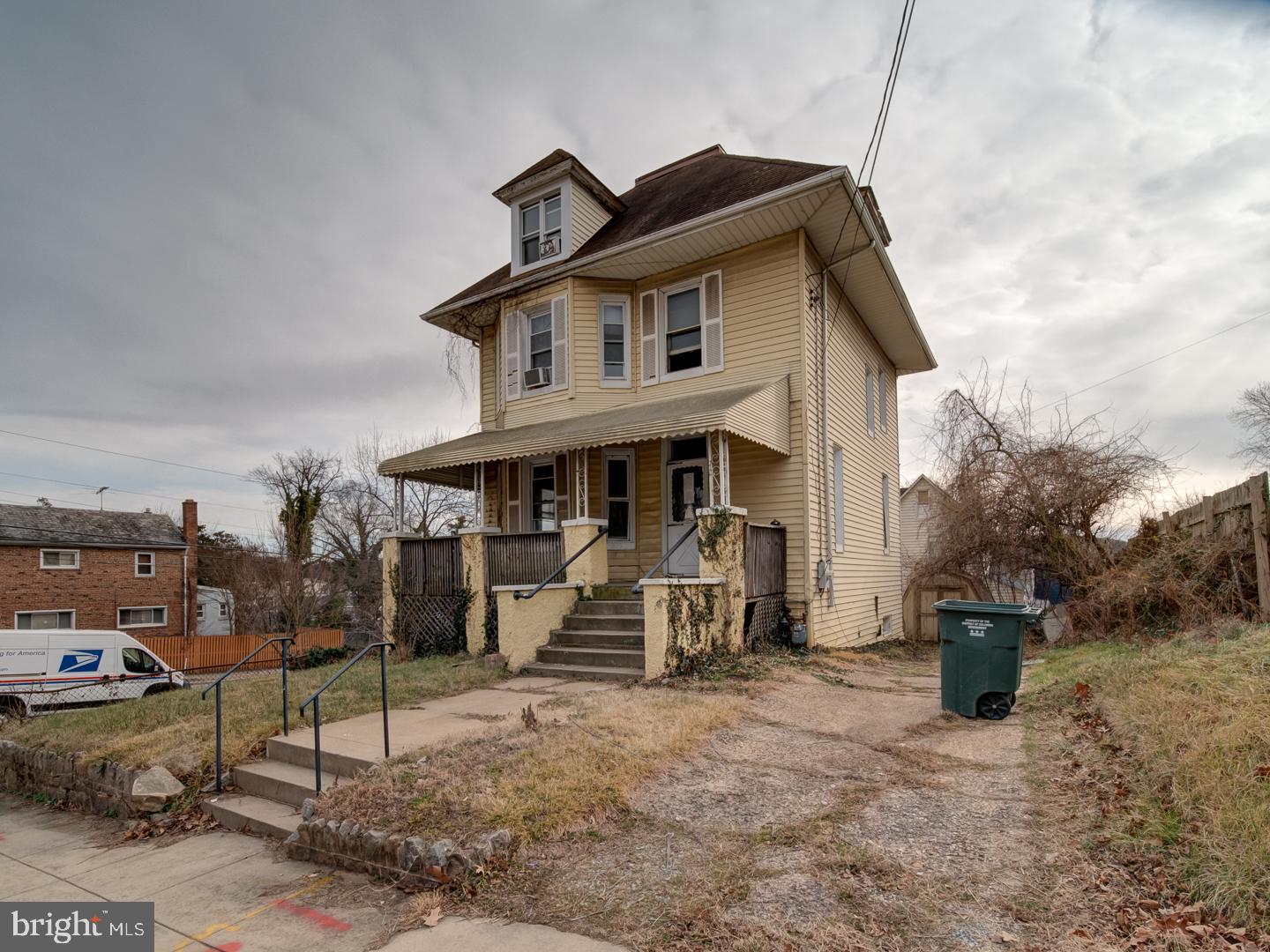 2015 DOUGLAS STREET NE
