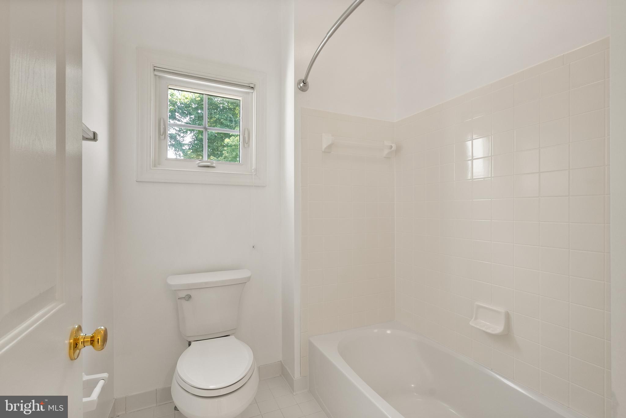 VIRGINIA OAKS - Residential