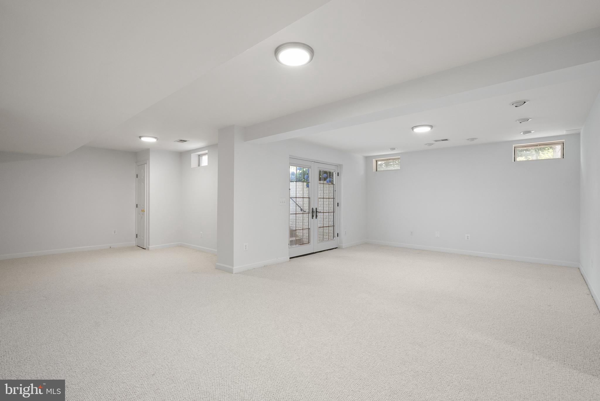 VIRGINIA OAKS - Residential