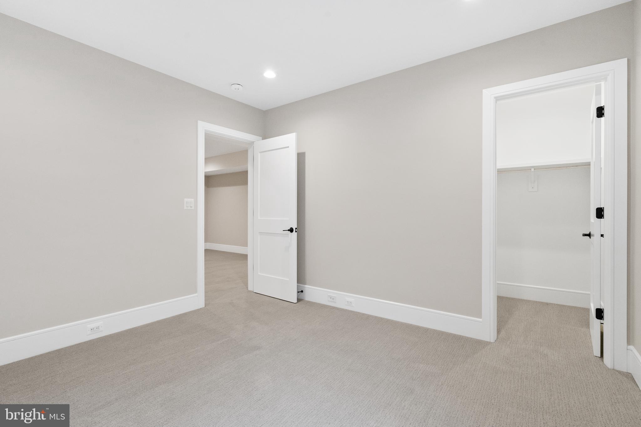 ADDISON HEIGHTS - Residential