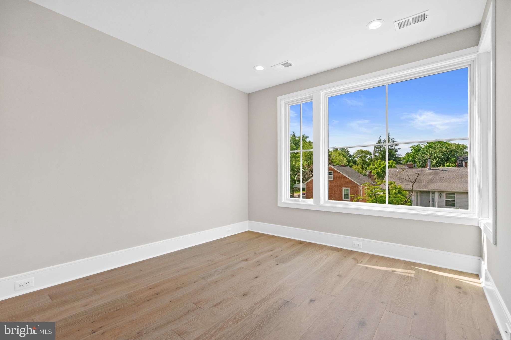 ADDISON HEIGHTS - Residential