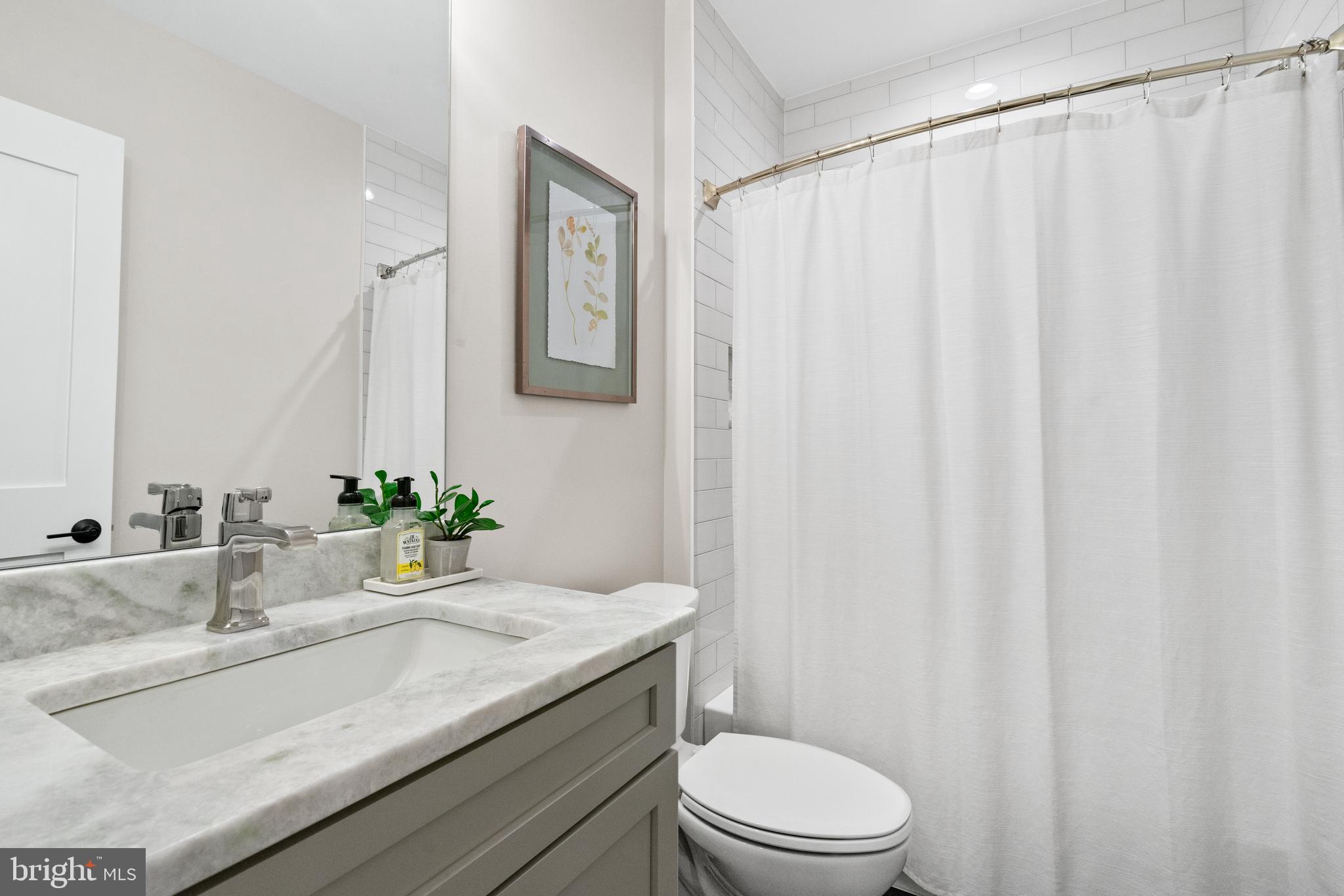 ADDISON HEIGHTS - Residential