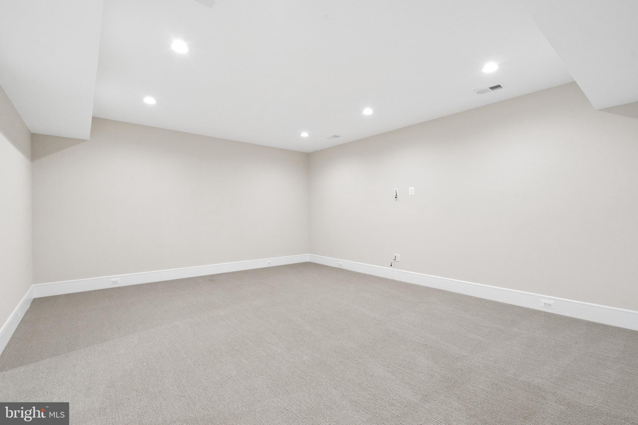 ADDISON HEIGHTS - Residential