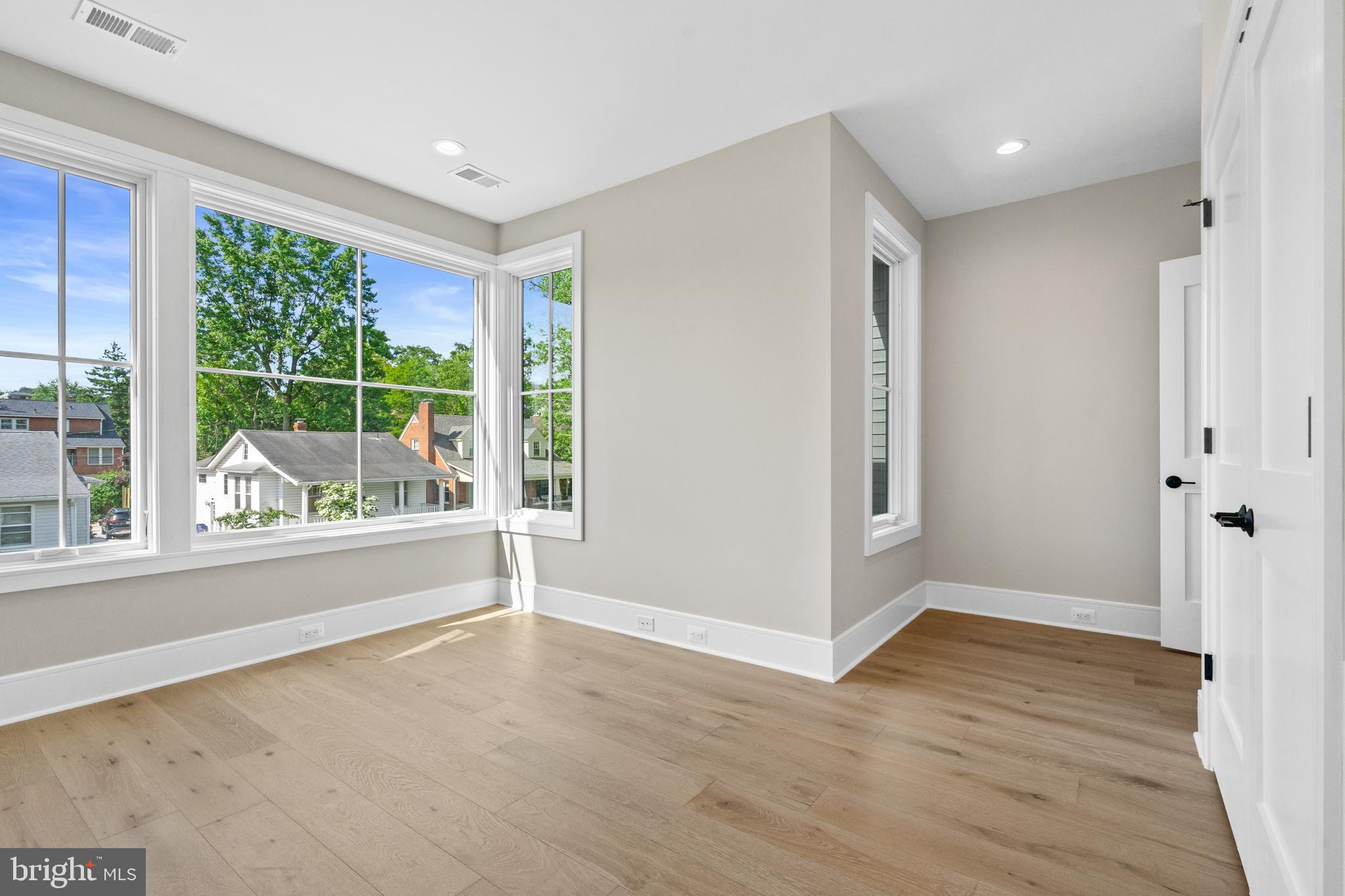 ADDISON HEIGHTS - Residential