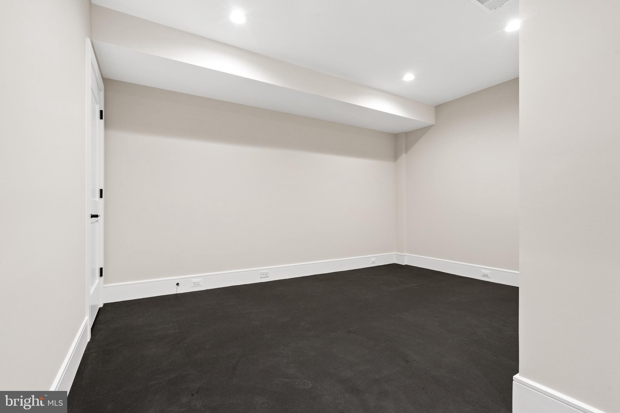 ADDISON HEIGHTS - Residential