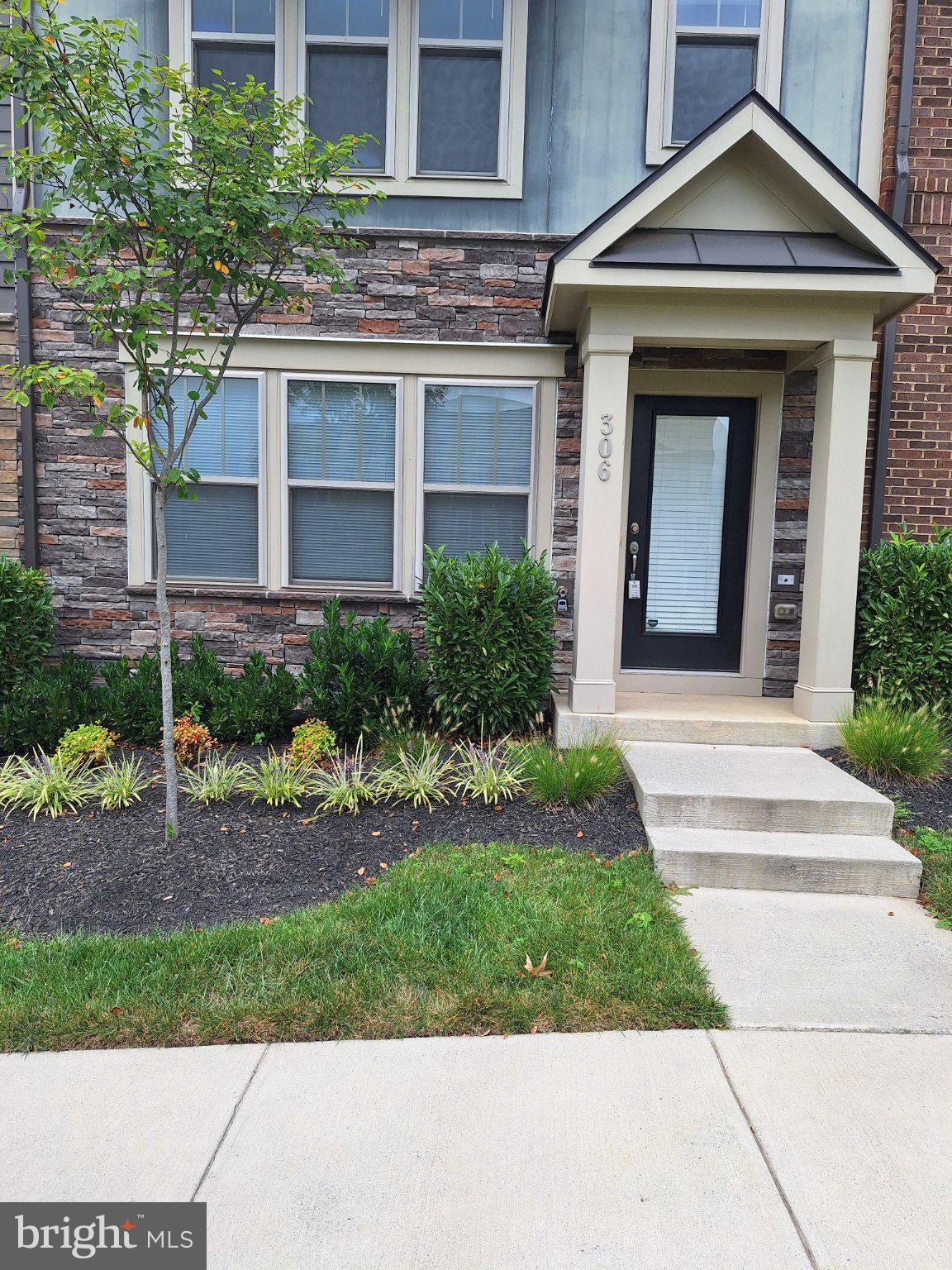 306 BODEGA TERRACE SE