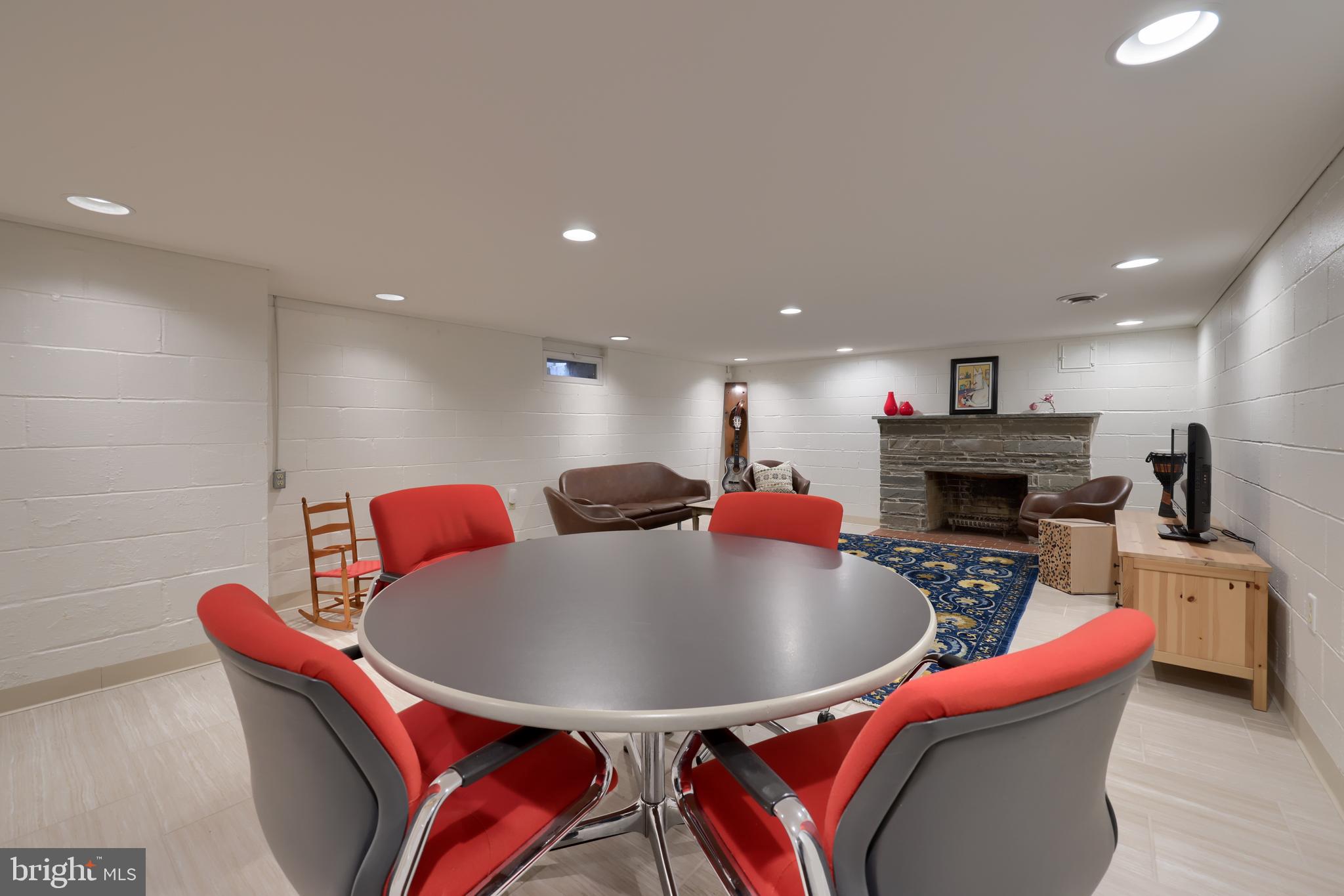 SCHOOL LANE HILLS - Residential