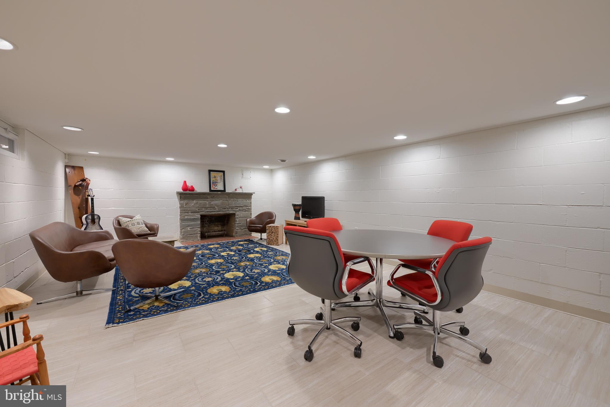 SCHOOL LANE HILLS - Residential