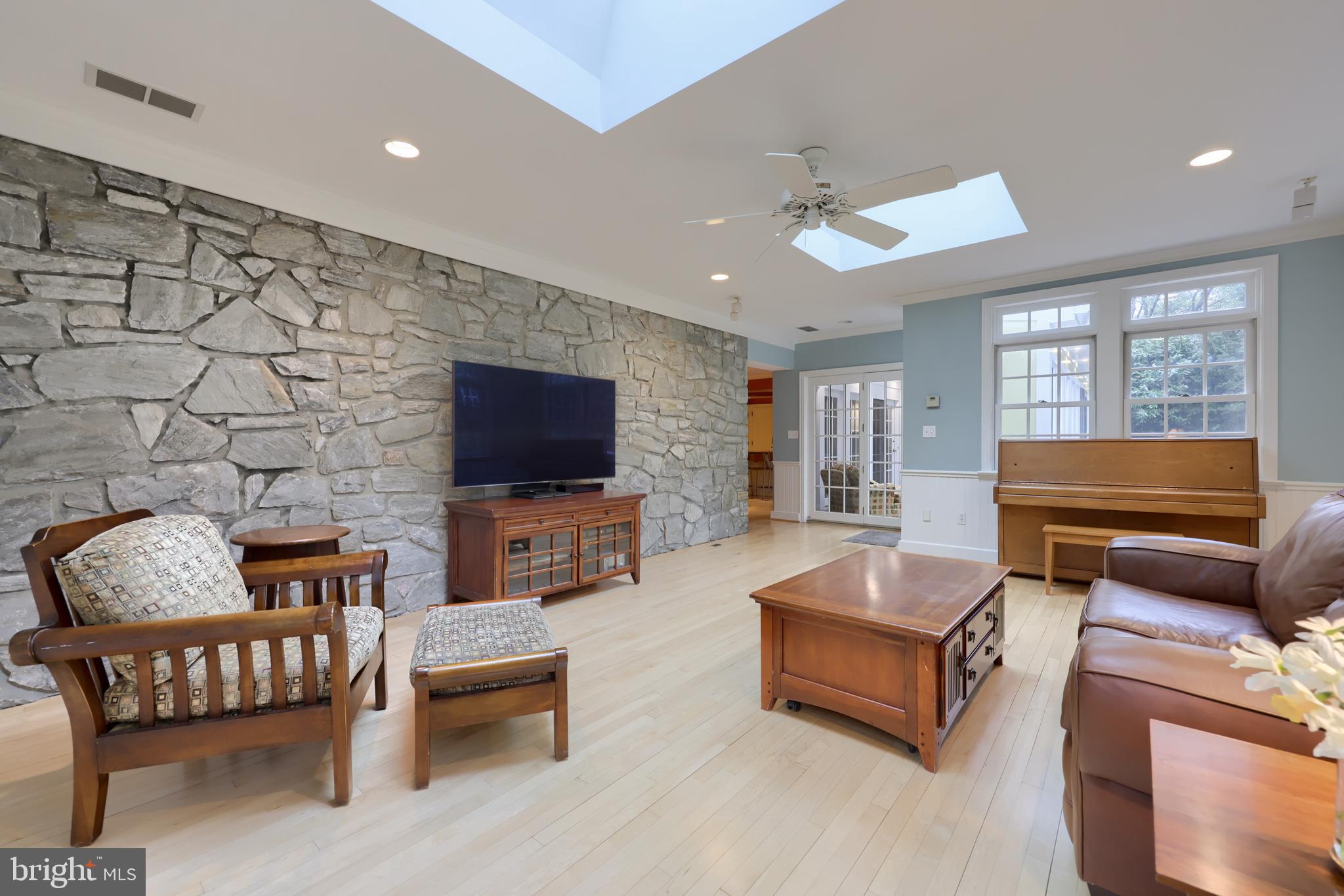 SCHOOL LANE HILLS - Residential