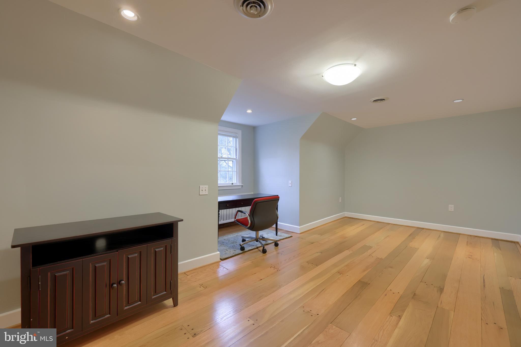 SCHOOL LANE HILLS - Residential